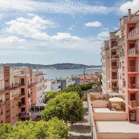Apartment Lisboa Tejo @ Like A Local At Alges Cruz Quebrada